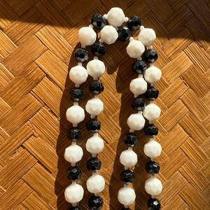 Vintage Black and White Beaded Costume Jewelry Necklace 12inch